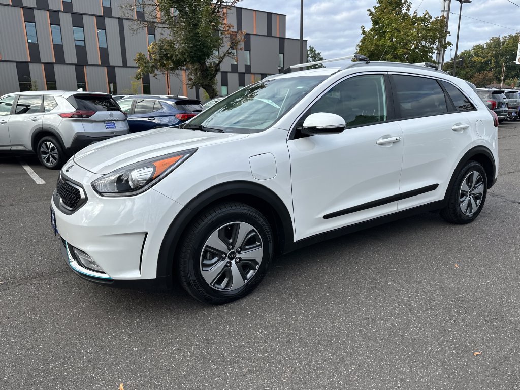 Used 2018 Kia Niro EX FWD image 2