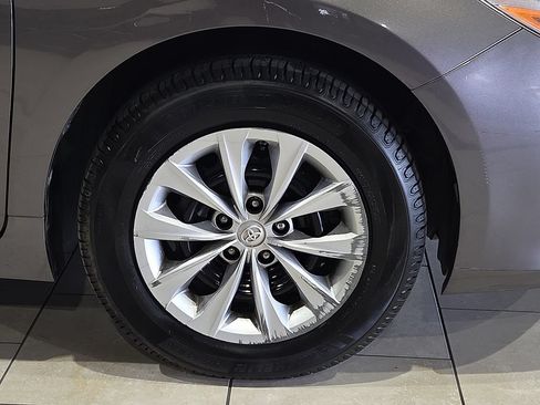 Used 2017 Toyota Camry LE FWD image 9