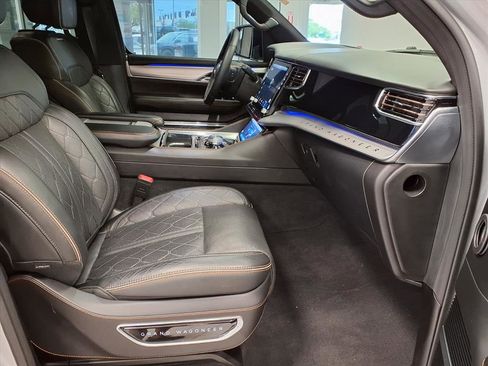 Used 2023 Jeep Grand Wagoneer Series III image 10