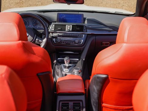 Used 2015 BMW M4 Convertible image 57