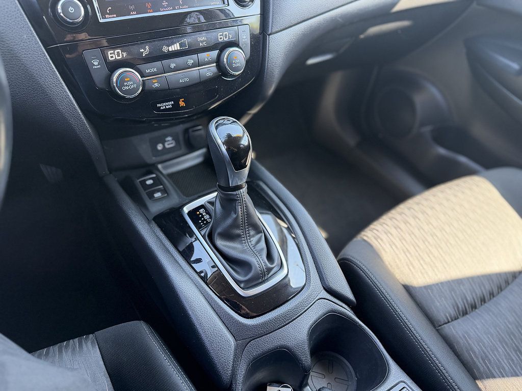 Used 2019 Nissan Rogue SV w/ Premium Package AWD/4WD image 16