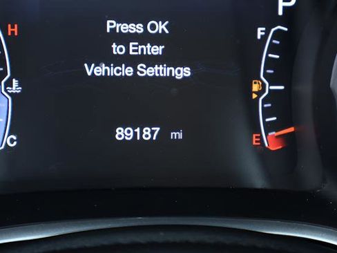 Used 2018 Jeep Compass Latitude w/ Popular Equipment Group FWD image 2