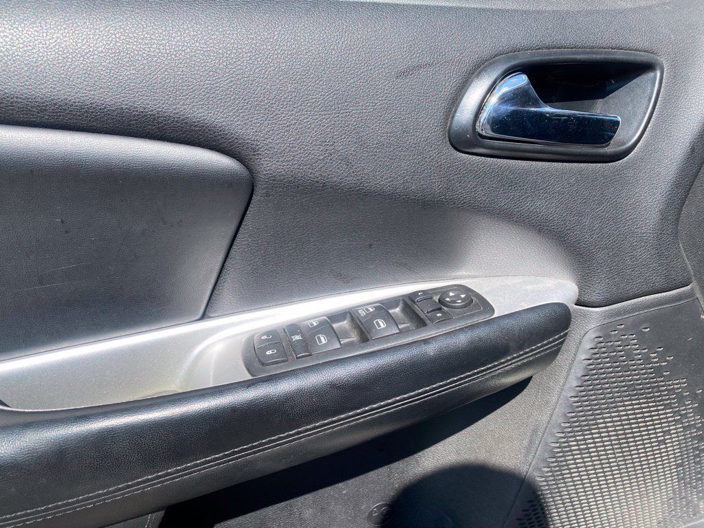 Used 2015 Dodge Journey SXT w/ Flexible Seating Group FWD image 15