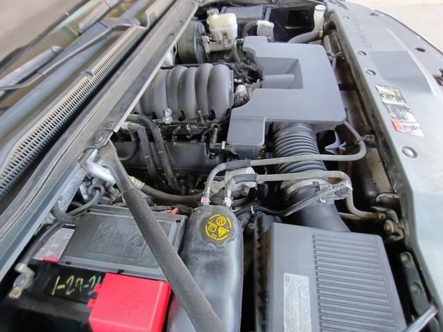 Used 2015 Chevrolet Suburban LT RWD image 77