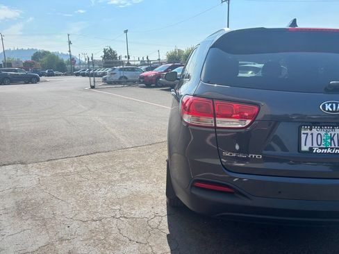 Used 2018 Kia Sorento AWD image 6