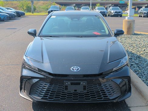 Used 2025 Toyota Camry SE FWD image 8