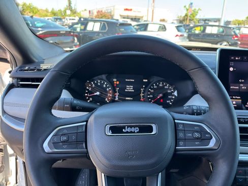 Used 2025 Jeep Compass Limited AWD/4WD image 28