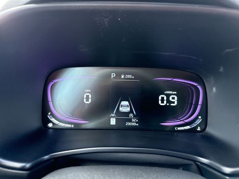 Used 2025 Kia Soul LX w/ LX Technology Package FWD image 10