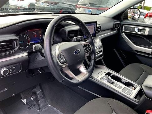 Used 2022 Ford Explorer XLT image 9