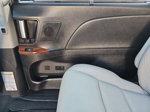 Used 2020 Toyota Sienna Limited AWD/4WD image 35