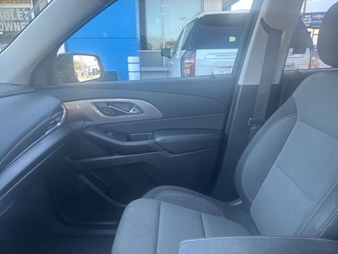 Used 2021 Chevrolet Traverse LT image 19