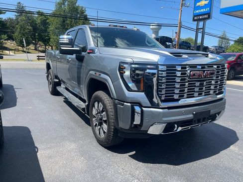 Used 2025 GMC Sierra 2500 Denali w/ Technology Package AWD/4WD image 2
