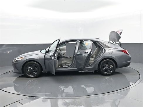 Used 2023 Hyundai Elantra SEL image 29