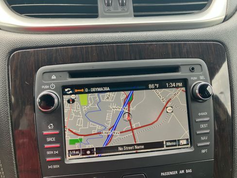 Used 2017 Chevrolet Traverse LT FWD image 23