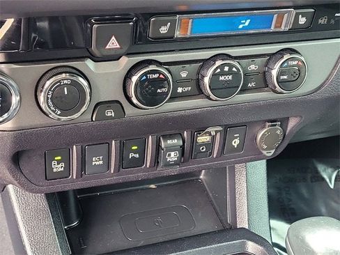 Used 2018 Toyota Tacoma TRD Off-Road image 17