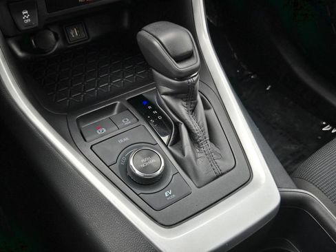 Certified 2025 Toyota RAV4 LE AWD/4WD image 16