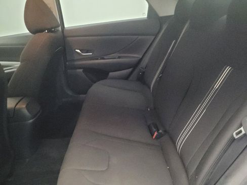Used 2023 Hyundai Elantra SEL w/ Preferred Accessory Package FWD image 18