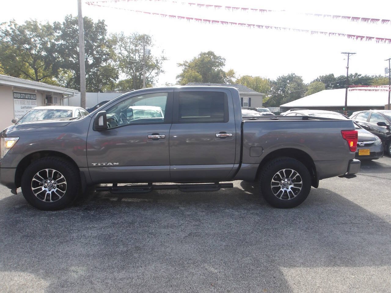 Used 2021 Nissan Titan SV w/ SV Convenience Package AWD/4WD image 4