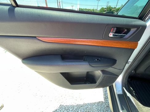 Used 2013 Subaru Outback 2.5i Limited AWD/4WD image 30
