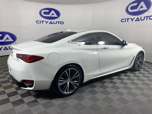 Used 2017 INFINITI Q60 2.0t w/ Moonroof Package image 3