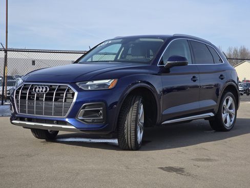 Used 2021 Audi Q5 Premium Plus w/ Premium Plus Package image 3