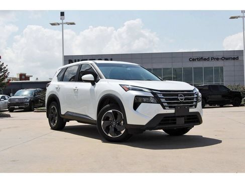 Used 2024 Nissan Rogue SV FWD image 1