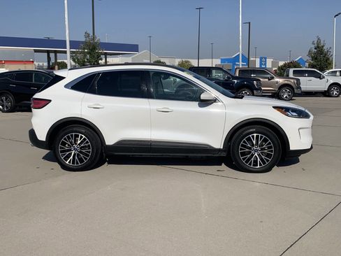 Used 2021 Ford Escape Titanium w/ Titanium Premium Package image 17