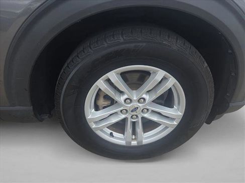 Used 2021 Ford Explorer XLT image 23