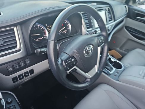 Used 2017 Toyota Highlander Limited Platinum image 15