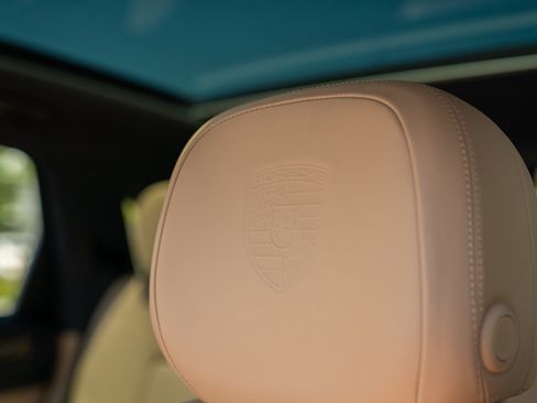 Certified 2022 Porsche Cayenne AWD/4WD image 12
