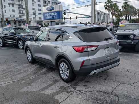 Used 2022 Ford Escape SE image 5