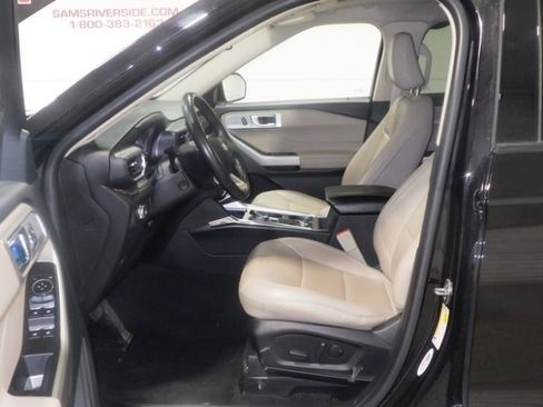 Used 2021 Ford Explorer Limited w/ Equipment Group 301A AWD/4WD image 8