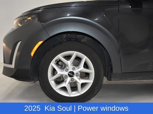 Used 2025 Kia Soul LX w/ LX Technology Package FWD image 6