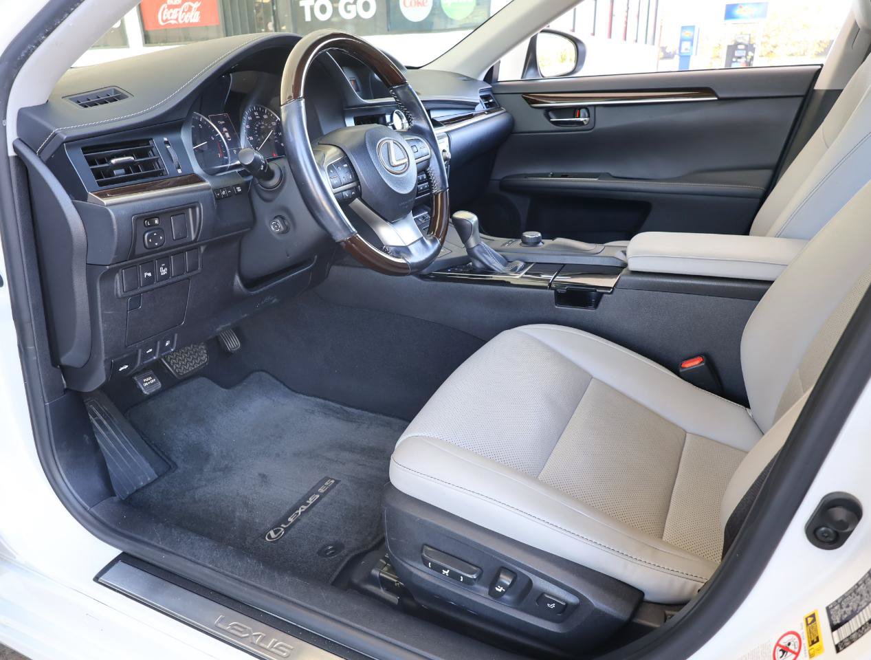 Used 2016 Lexus ES 350 w/ Premium Package w/Wood Trim FWD image 36