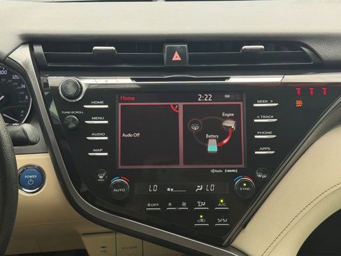 Used 2019 Toyota Camry LE w/ Sunroof Package FWD image 14