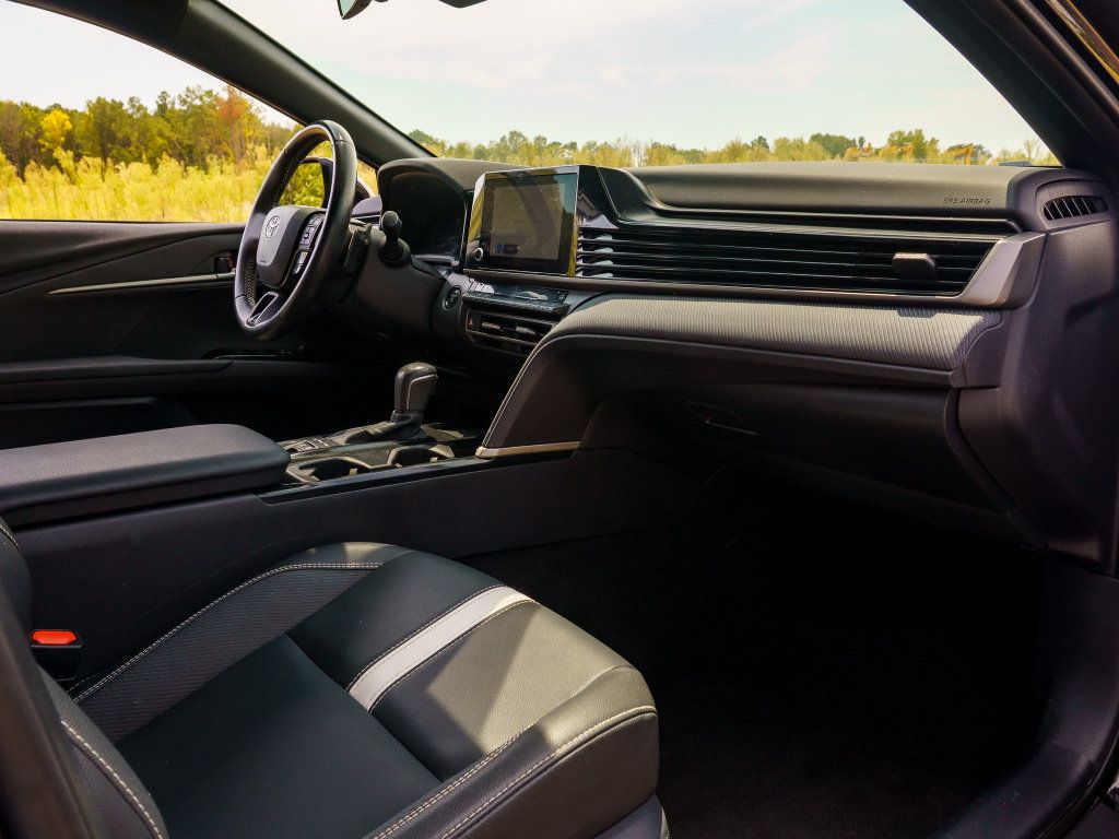 Used 2025 Toyota Camry SE FWD image 19