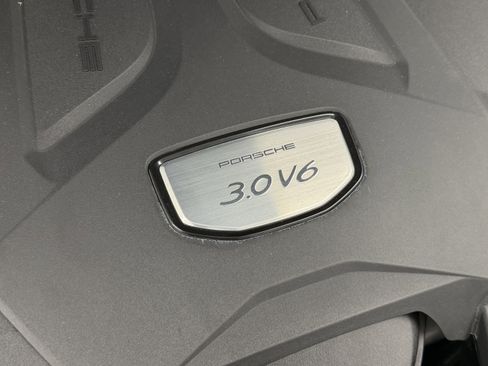 Certified 2023 Porsche Cayenne Platinum Edition image 61