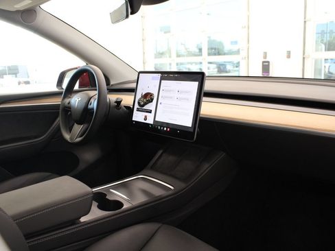 Used 2024 Tesla Model Y Performance AWD/4WD image 15