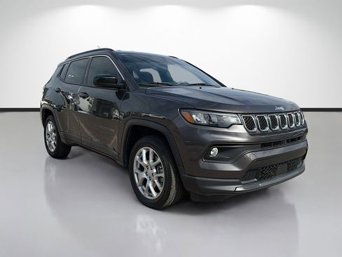 Used 2023 Jeep Compass Latitude AWD/4WD image 1