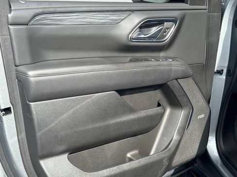 Used 2024 GMC Yukon SLT w/ SLT Premium Package AWD/4WD image 14