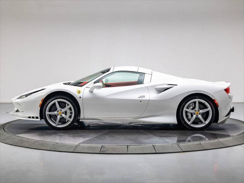Used 2022 Ferrari F8 Tributo RWD image 10
