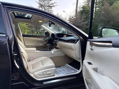 Used 2013 Lexus ES 300h w/ Luxury Pkg FWD image 16
