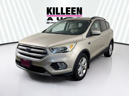 Used 2017 Ford Escape SE w/ Equipment Group 201A FWD image 3