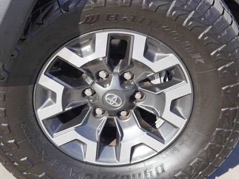 Certified 2023 Toyota Tacoma TRD Off-Road image 15