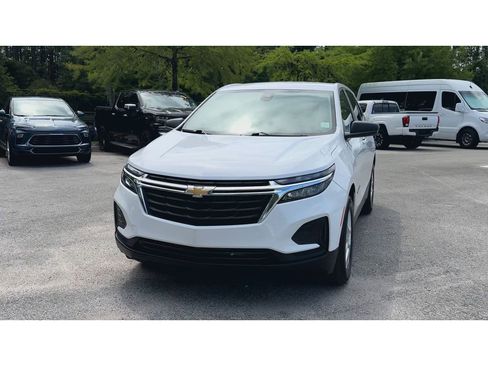 Certified 2023 Chevrolet Equinox LS w/ LS Convenience Package FWD image 3