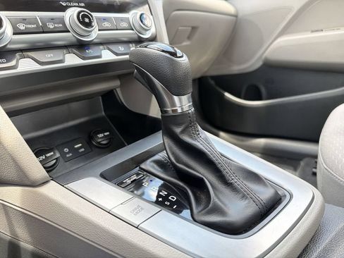 Used 2020 Hyundai Elantra SE FWD image 30