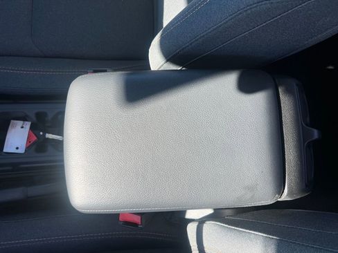 Used 2025 Jeep Wrangler Sport image 22