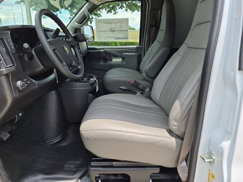 New 2026 Chevrolet Express 3500 RWD image 15