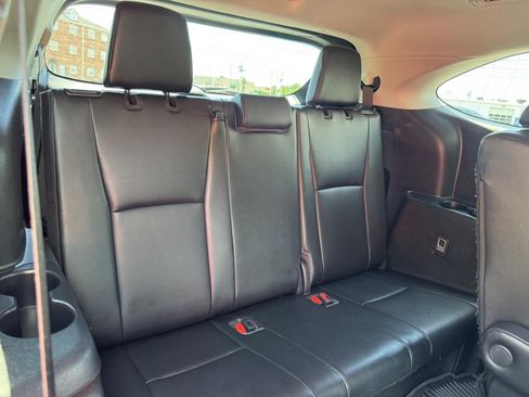 Used 2023 Toyota Highlander XLE AWD/4WD image 12