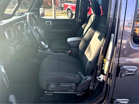 Used 2020 Jeep Wrangler Unlimited Sahara image 17